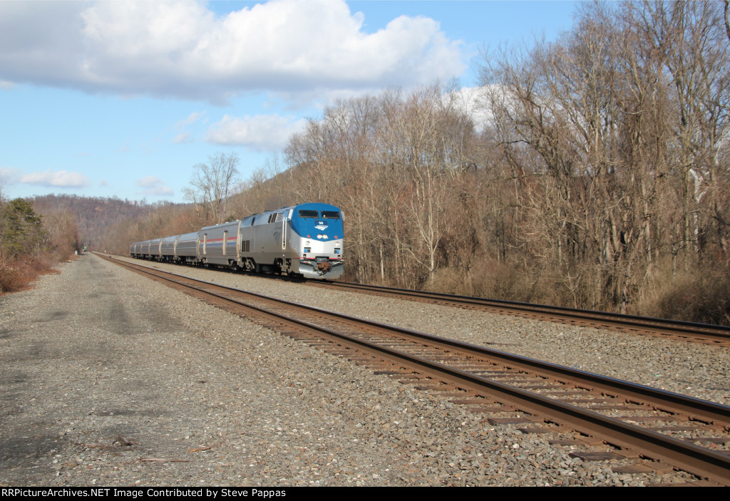AMTK 98 leads the Pennsylvanian through  MP 124.4 at Duncannon PA